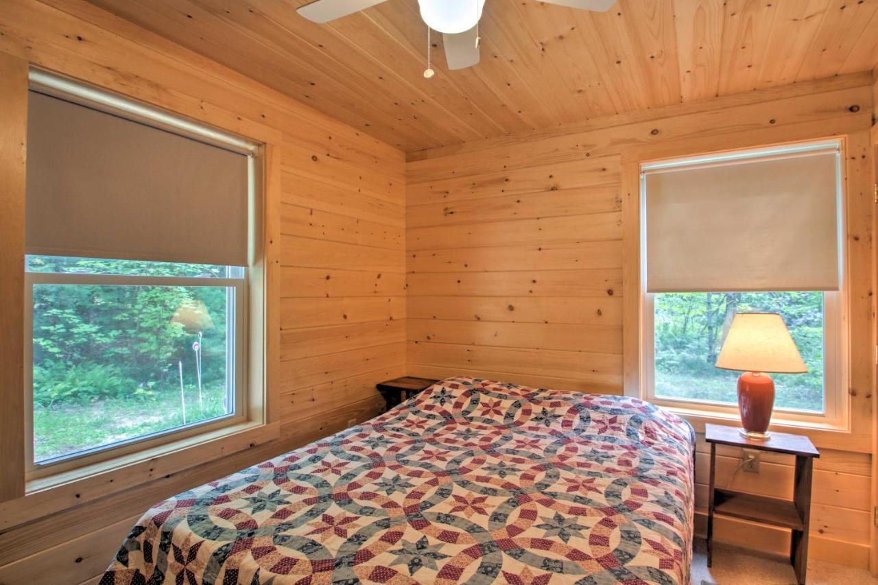 Family Cabin With Beach Access On Panther Pond Raymond Esterno foto